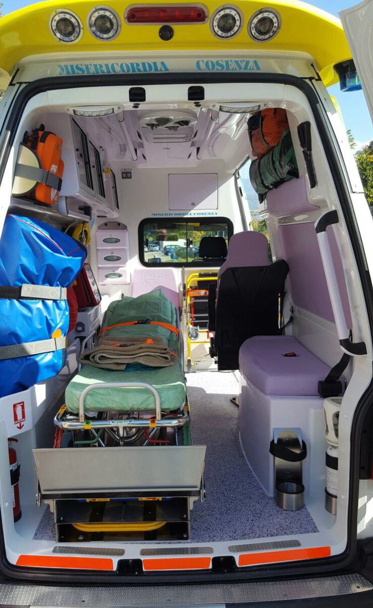 nuova-ambulanza-misericordia-cosenza3