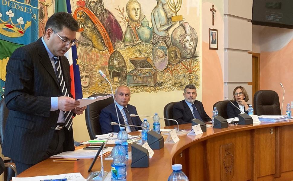 Cosenza Consiglio Comunale Approva Ricorso A Procedura Di Riequilibrio