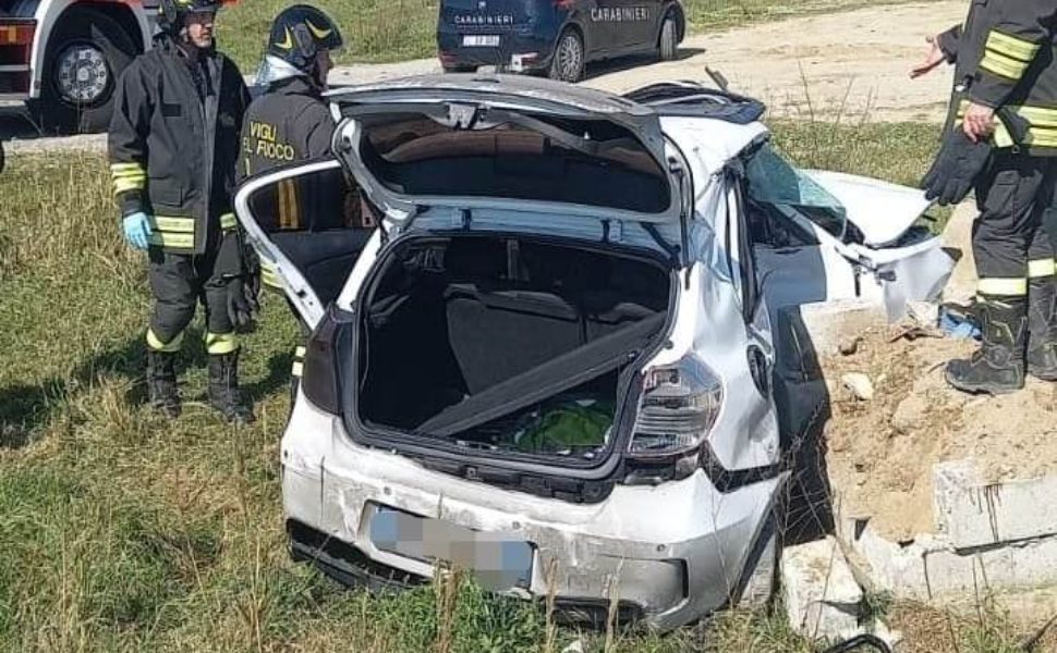 Giovane Donna Perde Il Controllo Dell Auto A Bordo Anche La Figlia Di