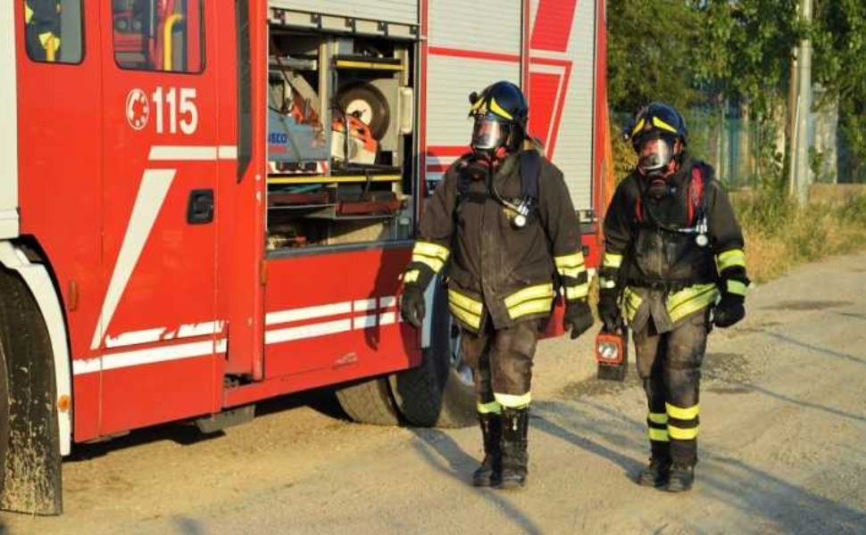 Vigili Del Fuoco Precari Ai Cittadini Non Servono Manganelli