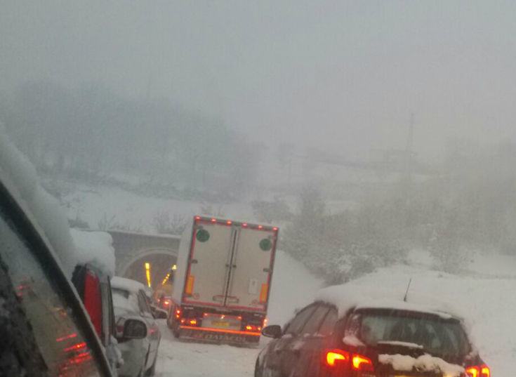 Inferno bianco sull'ex A3, il racconto degli automobilisti bloccati dalla neve 56 neve a3