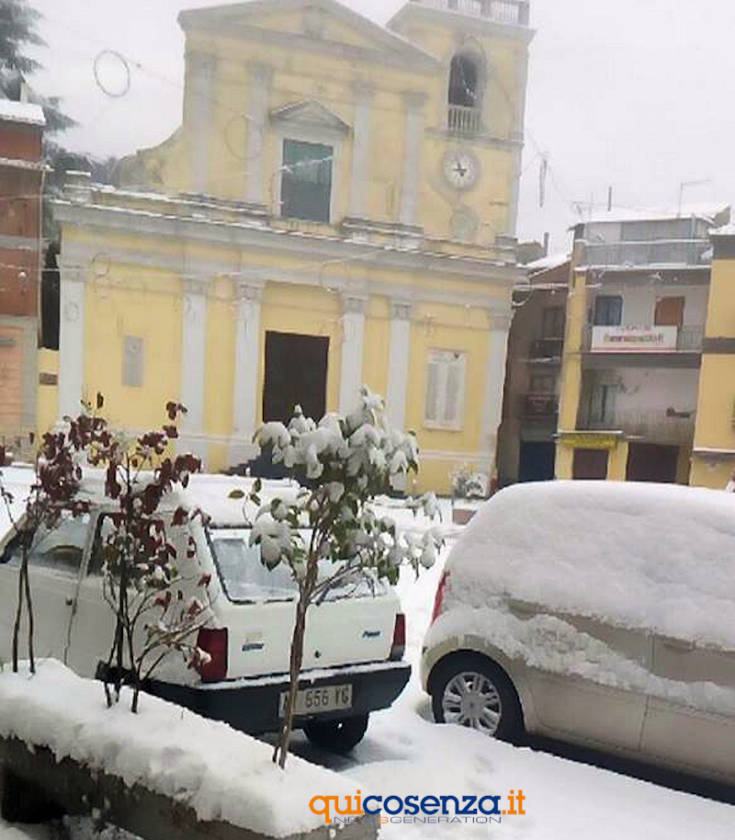 Fagnano Castello piazza Alfonso Splendore. Foto Francesca Sarciento