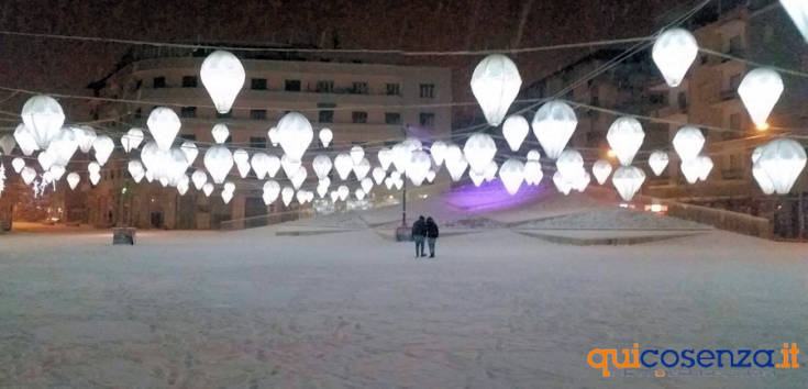 Piazza Bilotti sotto la neve. Foto di Wlady Nigro