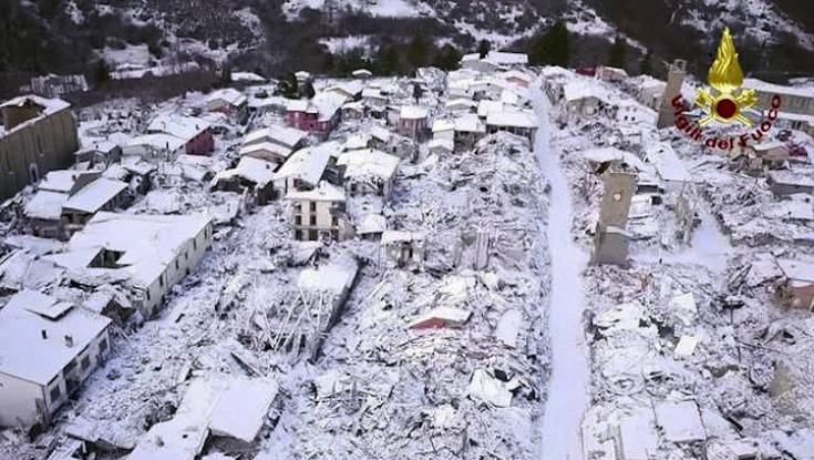 Tre violente scosse di terremoto nel Centro Italia. Magnitudo 5.4, 5.3 e 5.5, avvertite anche a Roma 55 amatrice neve 2
