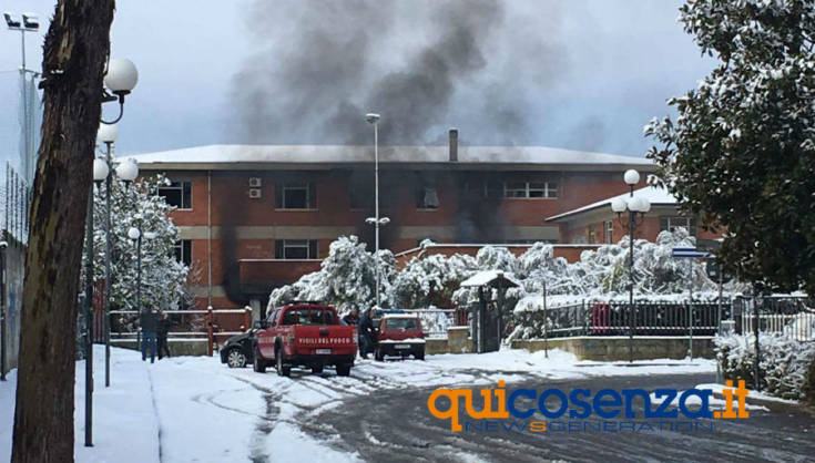 FOTONOTIZIA - Fiamme nella vecchia scuola di Commenda. All'interno un 'deposito' di gomme (AUDIO) 56 incendio-scuola-commenda-012