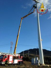 Operai bloccati su pala eolica, salvati da vigili del fuoco (FOTO) 55 pala-eolica2