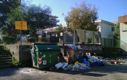FOTONOTIZIA - Degrado e immondizia: danno all'immagine della città 54 RIFIUTI-CORIGLIANO