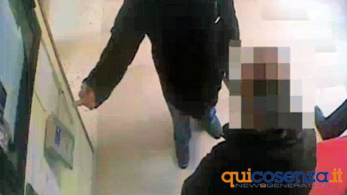 VIDEO - Facevano la spesa o giocavano alle slot anzichè lavorare, 18 misure cautelari per dirigenti e dipendenti Asp 59 furbetti 2