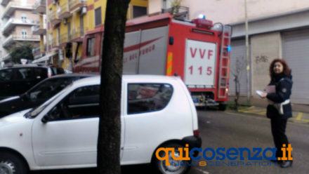 FOTONOTIZIA - Parcheggio selvaggio blocca i Vigili del Fuoco: traffico in tilt su via Miceli 60 VVF1