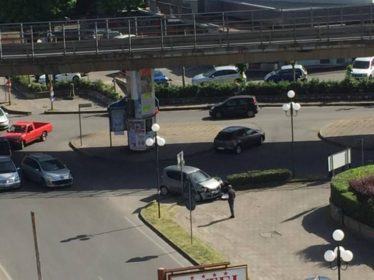 FOTONOTIZIA - Auto fuori strada a Rende nei pressi dello svincolo della statale 18 61 18176184_1330323970383890_227580309_o