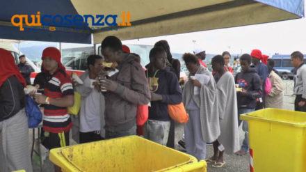 migranti-sbarco-corigliano