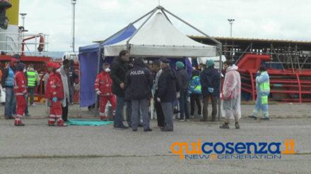 migranti-sbarco-corigliano