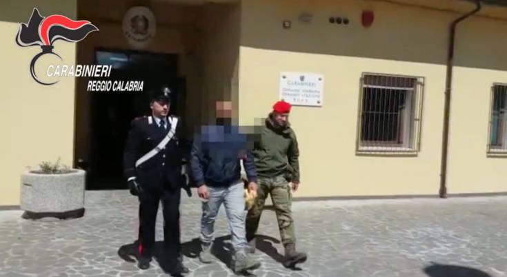 (FOTO E VIDEO) Armi e munizioni custoditi in un ovile, 21enne in manette 54 arresto 21enne Gioia tauro