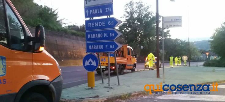 Non si ferma all'Alt della polizia, inseguimento a Rende. 29enne arrestato 54 posto blocco rende 107 02