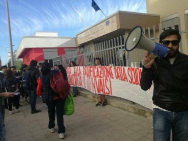 volantinaggio polizia