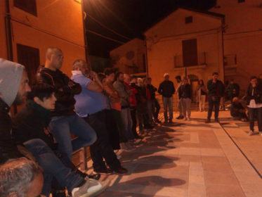 "La discarica di Celico deve chiudere": s'infiamma la protesta, assemblea permanente in piazza 58 assemblea cap3