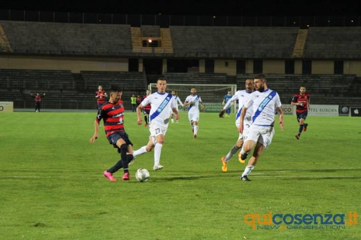 Cosenza grinta, cuore... e vittoria pesantissima. Matera battuto 2 a 1 133 cosenzamatera1001