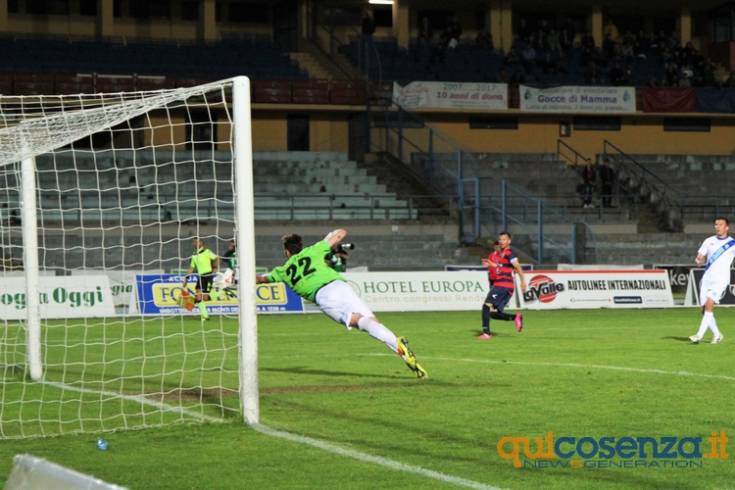 Cosenza grinta, cuore... e vittoria pesantissima. Matera battuto 2 a 1 125 cosenzamatera201