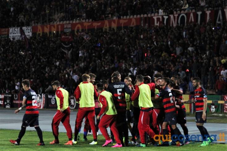 Cosenza grinta, cuore... e vittoria pesantissima. Matera battuto 2 a 1 127 cosenzamatera401