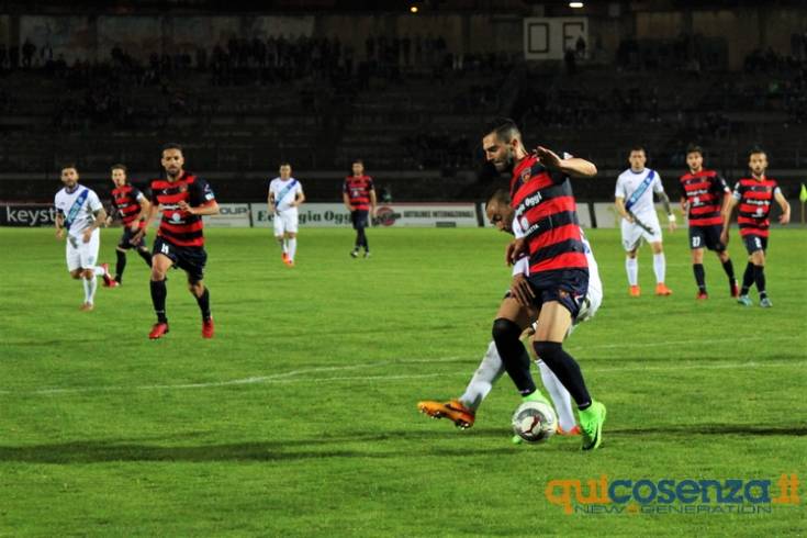 Cosenza grinta, cuore... e vittoria pesantissima. Matera battuto 2 a 1 129 cosenzamatera601