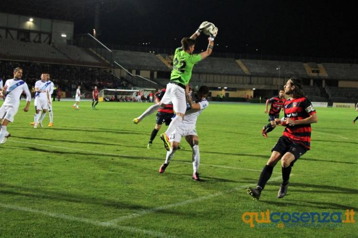 Cosenza grinta, cuore... e vittoria pesantissima. Matera battuto 2 a 1 130 cosenzamatera701
