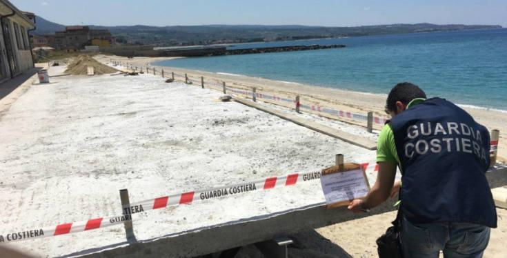 La Guardia costiera sequestra uno stabilimento balneare per lavori senza autorizzazione (FOTO) 57 guardia costiera sequestro 01