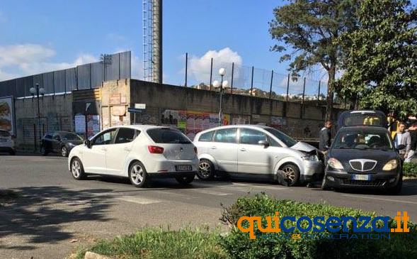 incidente rende via ciro menotti