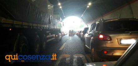FOTONOTIZIA - Traffico bloccato sull'A2, nei pressi dello svincolo Cosenza Sud 56 Incidente1