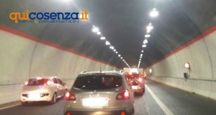 FOTONOTIZIA - Traffico bloccato sull'A2, nei pressi dello svincolo Cosenza Sud 57 Incidente2