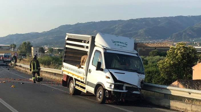 Tragico incidente sulla statale 106 jonica, una vittima (FOTO) 65 incidente corigliano 03