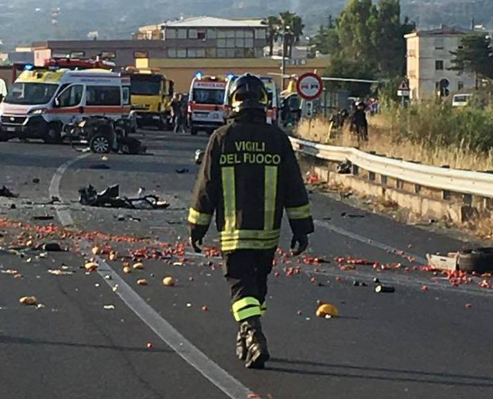 Tragico incidente sulla statale 106 jonica, una vittima (FOTO) 66 incidente corigliano 05