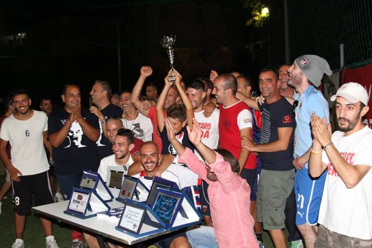 Gli ultras Cosenza ricordano "Ettaruzzo". Domani l'ottavo memorial Ettore Covello 62 13707662_1554390541534451_2660391434277549150_n