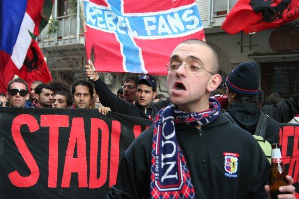 Gli ultras Cosenza ricordano "Ettaruzzo". Domani l'ottavo memorial Ettore Covello 65 19635_1274948887100_1168744_n - Copia