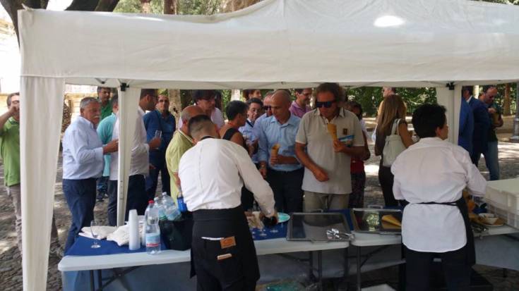 VII edizione di ''Fuscaldo: Alici in Festival''. Ramundo: "evento simbolo della tradizione marinara" (AUDIO) 57 alici in festival
