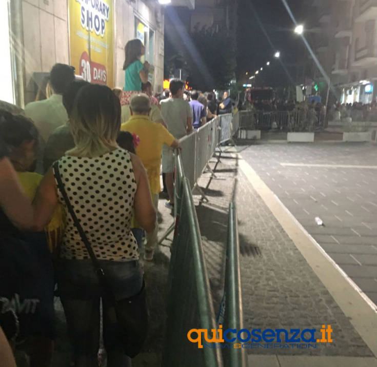 10.000 per Gabbani e misure di sicurezza discutibili. Negato l'accesso a ragazzino disabile (FOTO) 57 deflusso gabbani