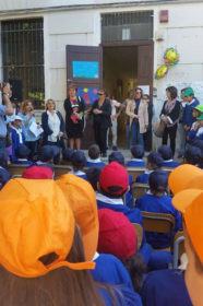 FOTONOTIZIA - Associazione "Anche noi siamo utili" dona un defibrillatore alla scuola di via Milelli 56 Associazione dona defibrillatore2