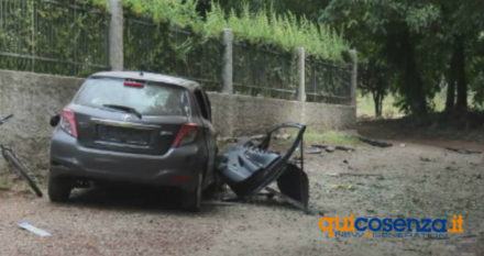 Intimidazione: ordigno esplosivo distrugge l'auto della moglie del sindaco di Taurianova (FOTO) 56 Auto sindaco Taurianova3