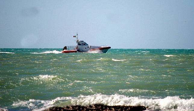 (FOTO) Barca a vela si schianta sugli scogli a Cetraro, disperso un turista tedesco di 67 anni 66 Barca arenata ricercche