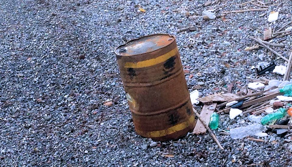 Ritrovato sulla spiaggia di Diamante un fusto sospetto dell'Eni: oggi verrà esaminato il contenuto 56 Bidone Eni2