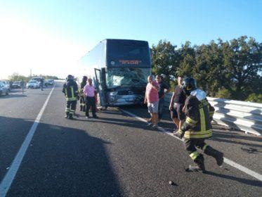 Bus contro auto sulla statale 106 in provincia di Cosenza 59 IMG_2872