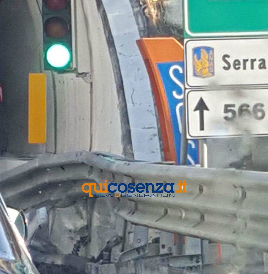 Grave incidente nella galleria Serra Spiga, auto sbanda e si capovolge (FOTO) 59 incidente serra spiga