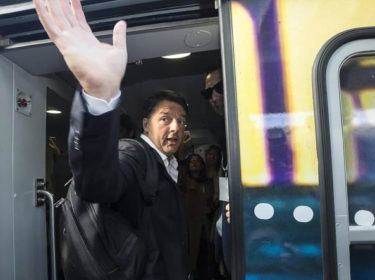 Al via il tour di Matteo Renzi in treno e bus per la Calabria 56 Renzi treno2
