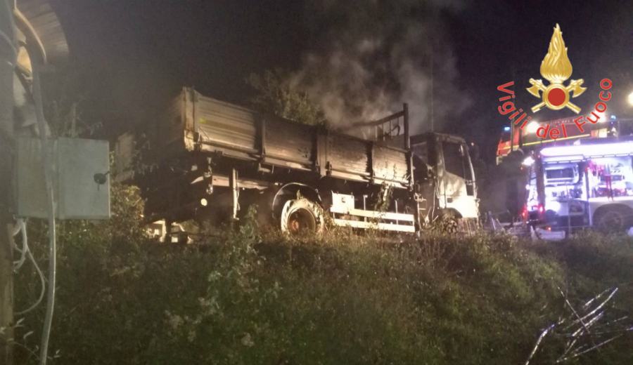 incendio furgone 04