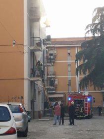 FOTONOTIZIA - Incendio in una palazzina di via Popilia 54 incendio-via-popilia