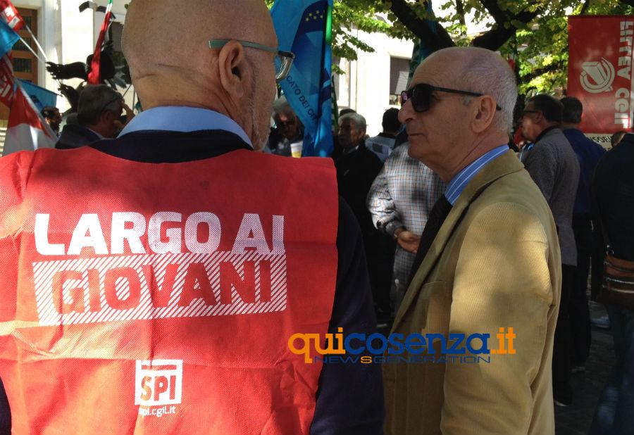 protesta cosenza cgil cisl uil 011