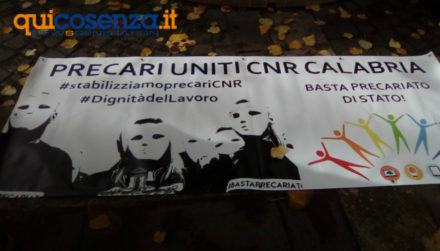 Sciopero a Cosenza: in piazza per chiedere lavoro e dignità. Irruzione al Metropolis 63 Protesta1