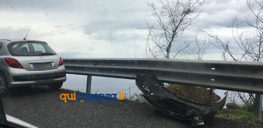 FOTONOTIZIA - Incidente sulla 107 nei pressi dell'innesto al vecchio tracciato della Crocetta 56 incidente 107 paola 04