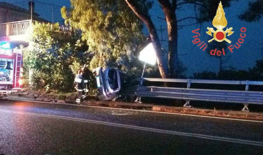Incidente all'alba sulla Statale 106, auto si ribalta. Ferito il conducente 54 incidente staletti