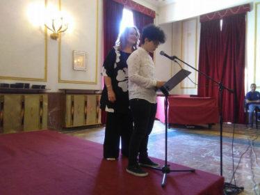 Al via la V edizione del concorso di cortometraggi e scrittura creativa, rivolto alle scuole superiori 53 Vera Segreti premia una delle vincitrici del concorso dello scorso anno