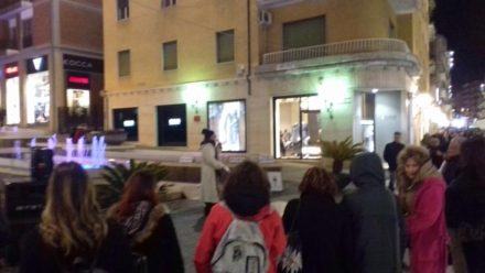 Protesta contro la carenza idrica a Cosenza, tutti in accappatoio 54 IMG-20171206-WA0104